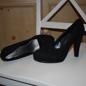 Black Suede Pumps with Toe Detail